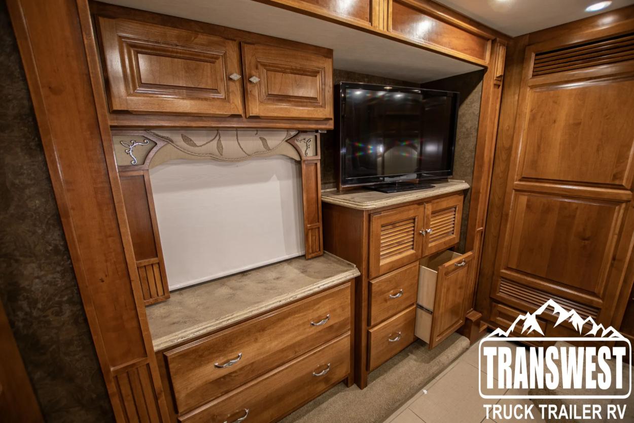 2014 Tiffin Phaeton 40 QTH | Photo 20 of 21