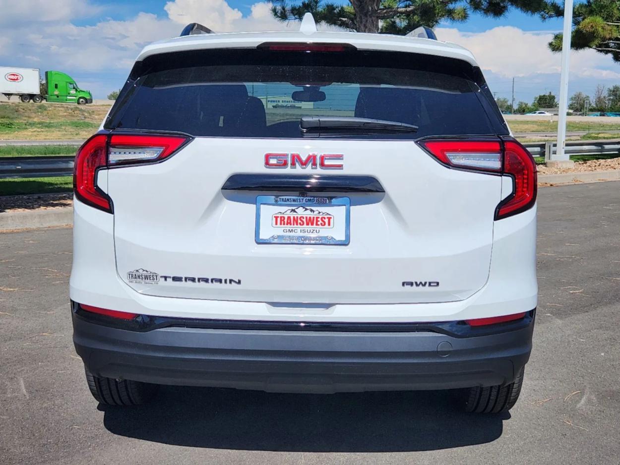 2024 GMC Terrain SLE | Photo 11 of 27