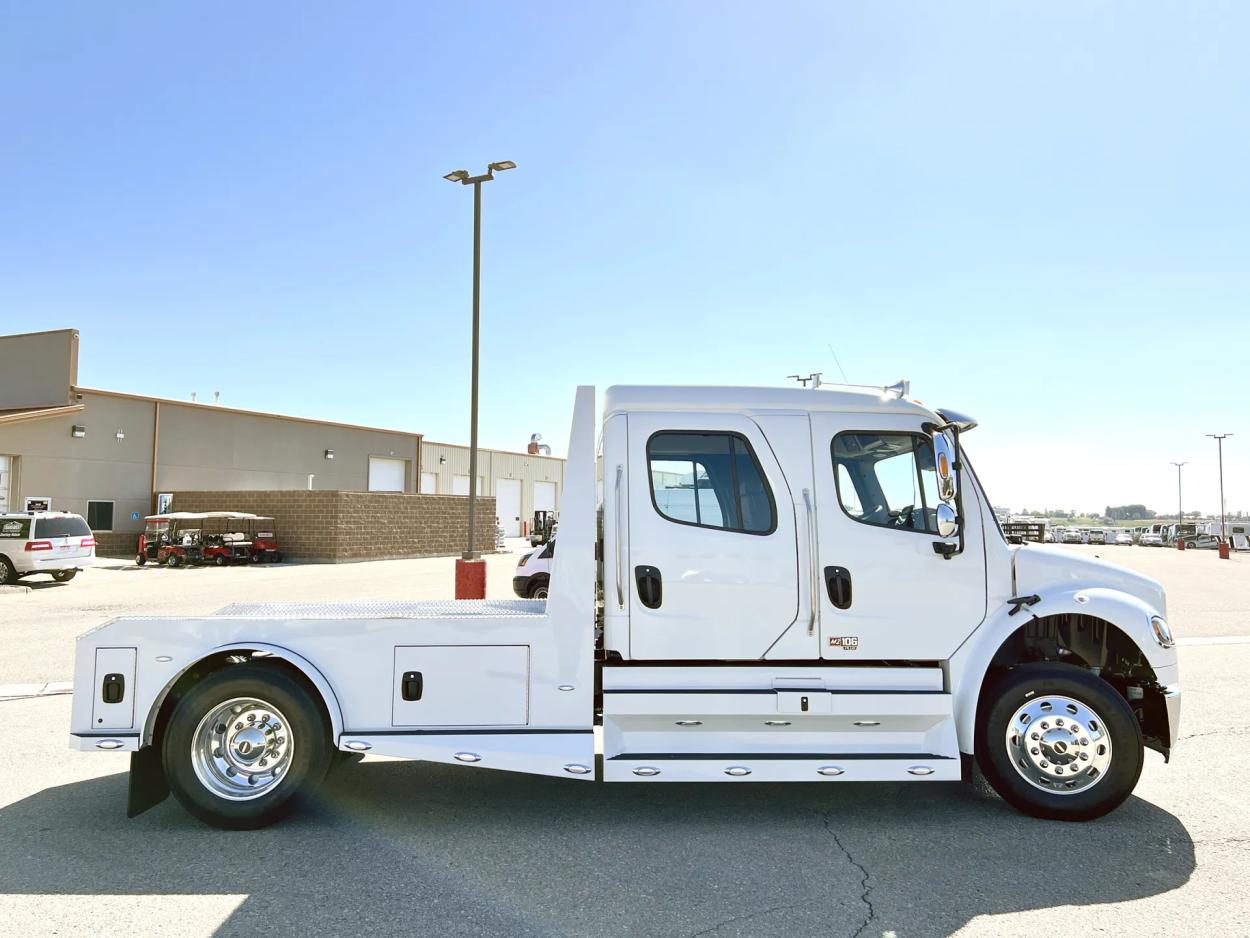 2024 Freightliner M2 106 Summit Hauler | Photo 20 of 27