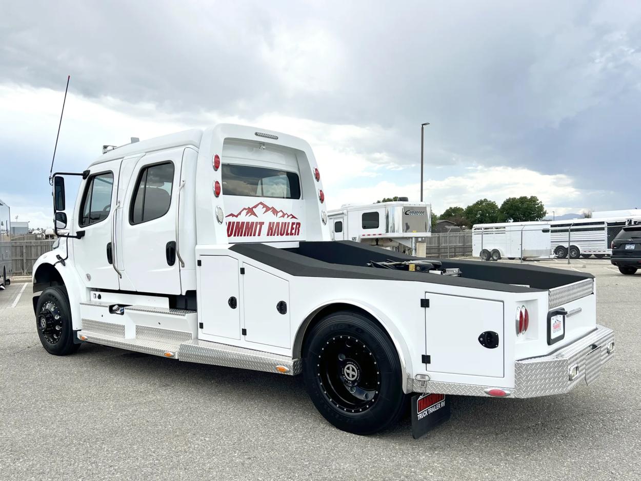 2018 Freightliner M2 106 Summit Hauler | Photo 13 of 23