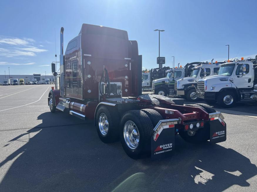 2022 Kenworth W900 | Photo 7 of 26