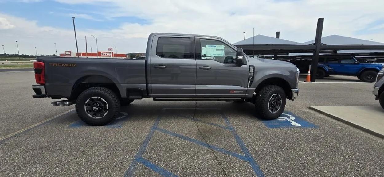 2024 Ford F-250SD | Photo 6 of 34