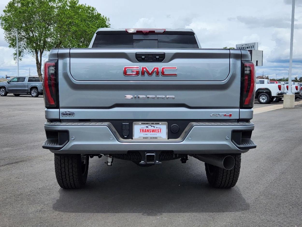 2024 GMC Sierra 2500HD AT4 | Photo 11 of 27