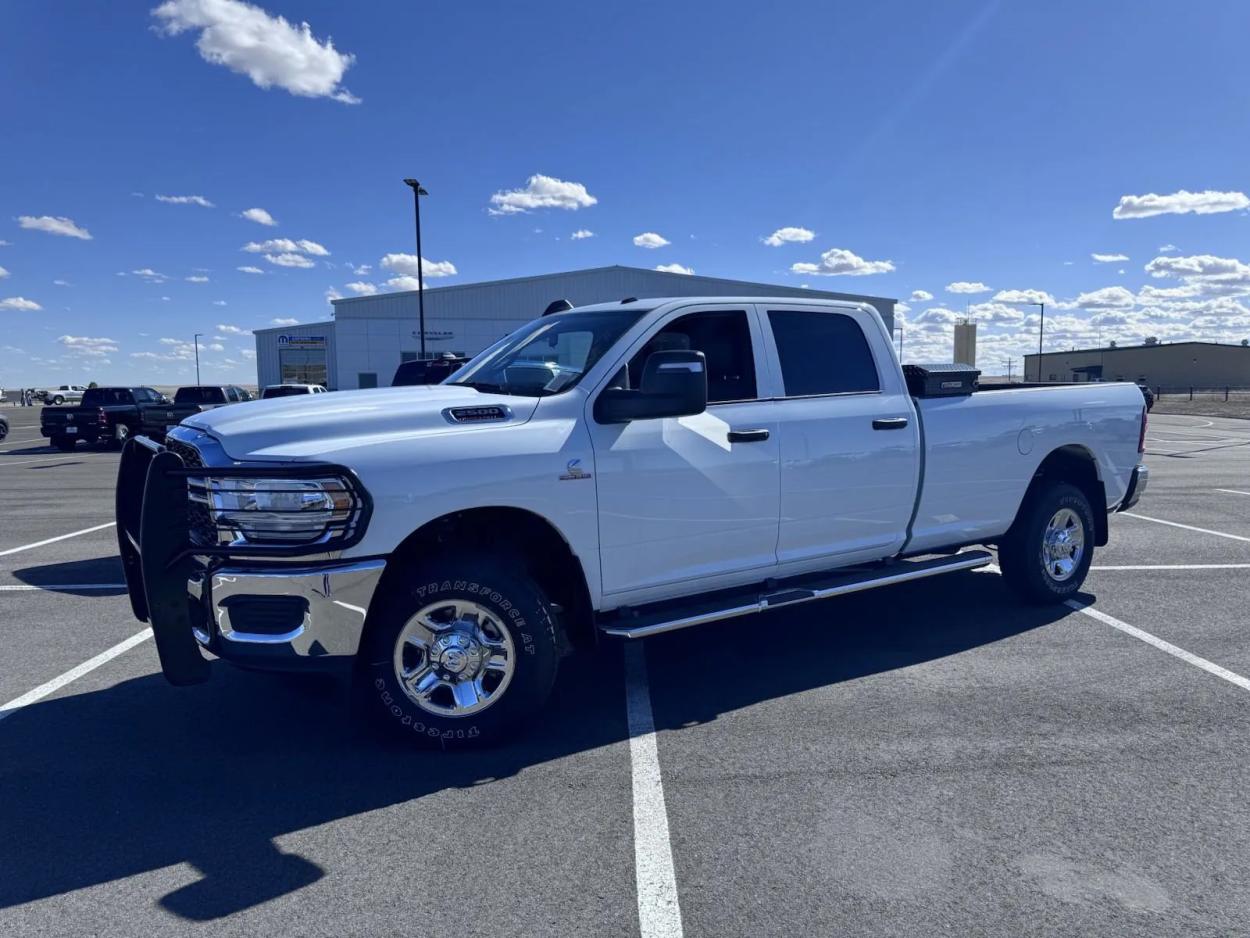 2024 RAM 2500 Tradesman | Photo 2 of 17