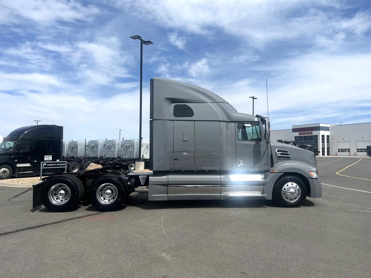 2022 Western Star 57X | Photo 4 of 19