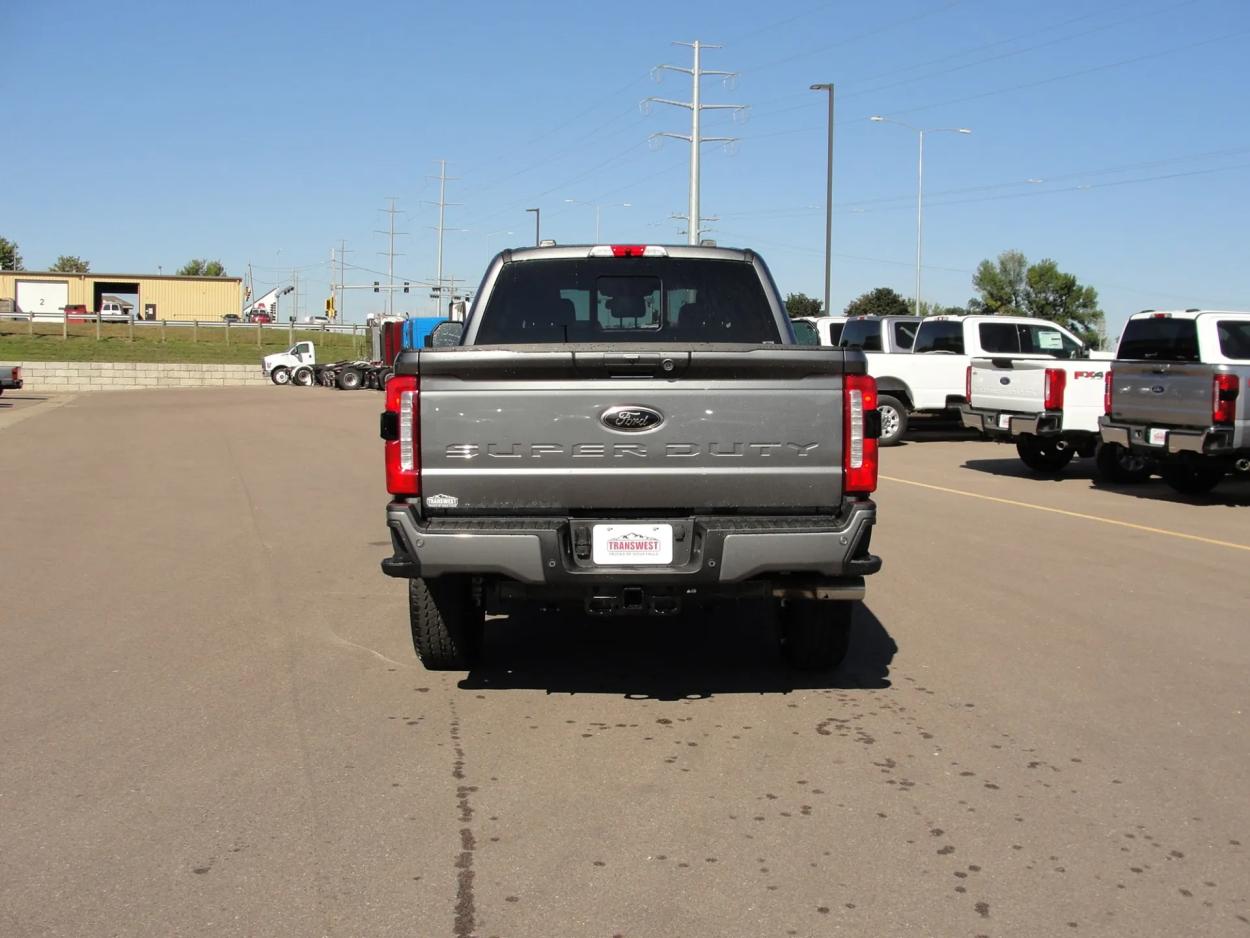 2024 Ford F-350 | Photo 4 of 15