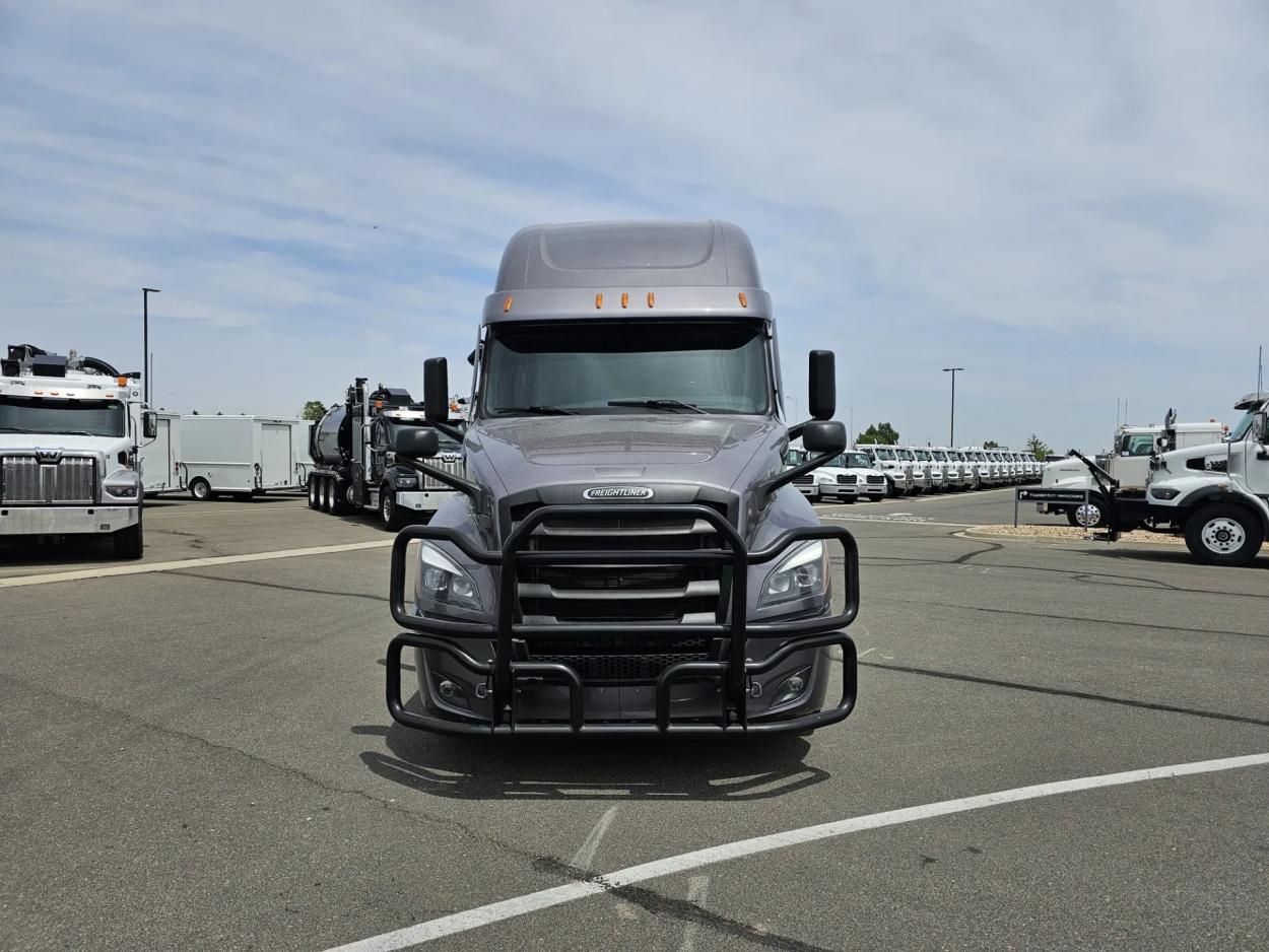 2023 Freightliner Cascadia 126 | Photo 2 of 18