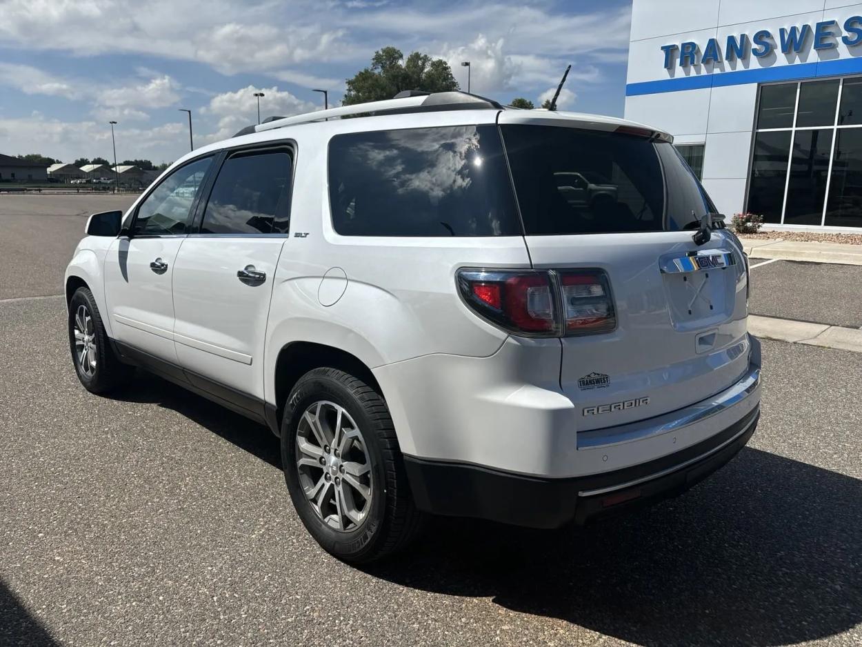 2016 GMC Acadia SLT | Photo 2 of 25