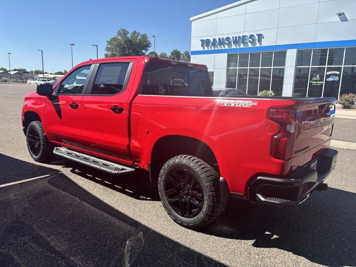 2024 Chevrolet Silverado 1500 LT Trail Boss | Photo 2 of 25