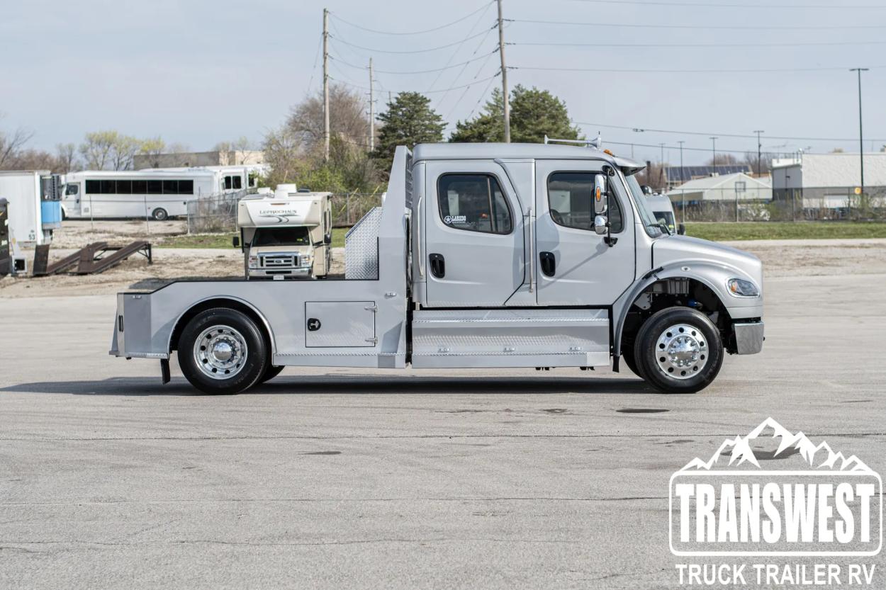 2023 Freightliner M2 106 Laredo | Photo 10 of 29