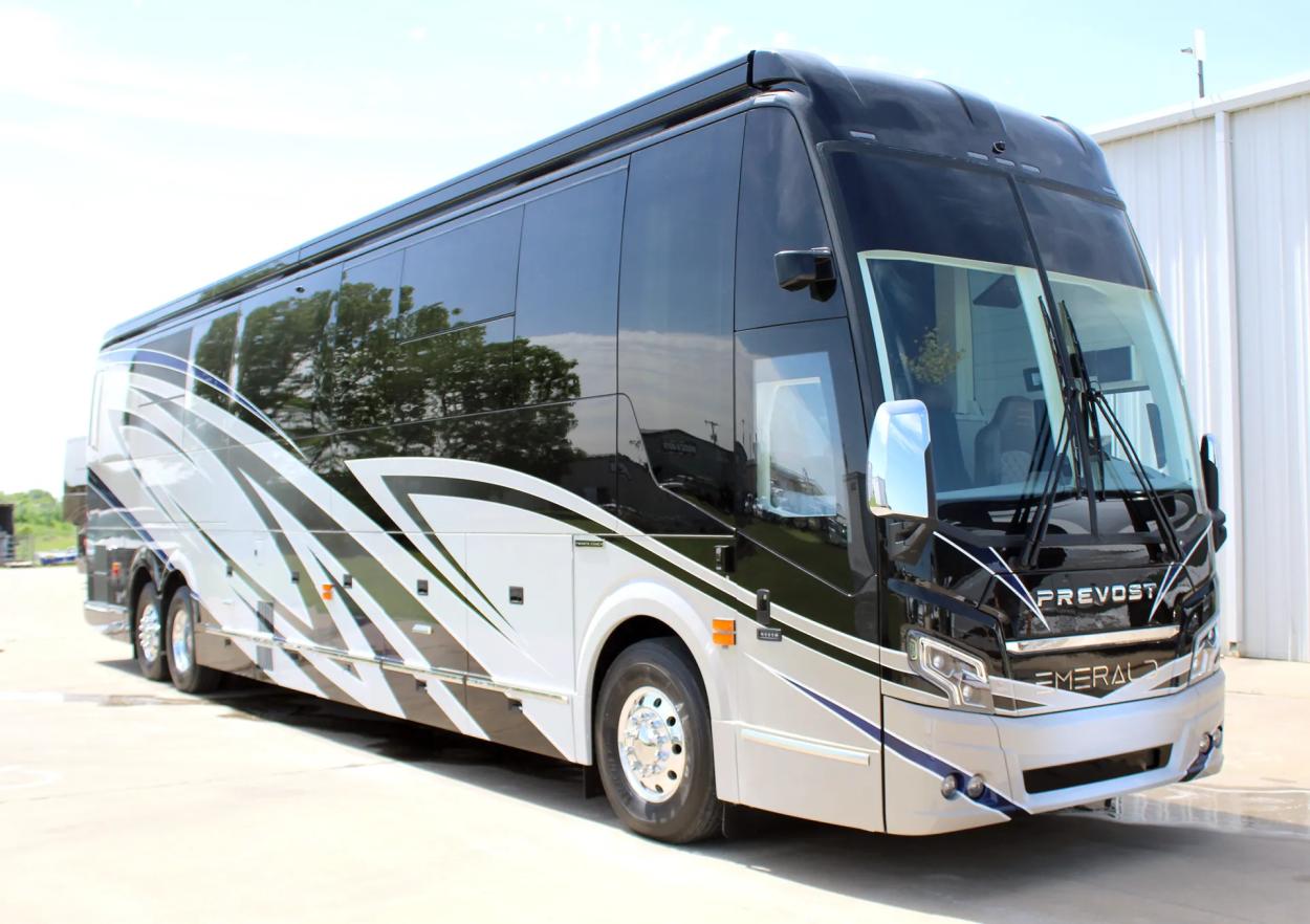 2023 Emerald Prevost H3-45 | Photo 1 of 24