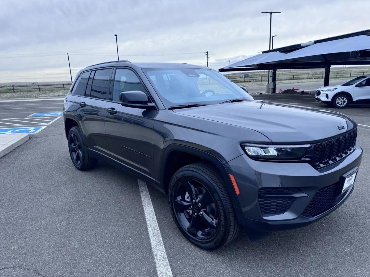 2024 Jeep Grand Cherokee Altitude X | Photo 2 of 17