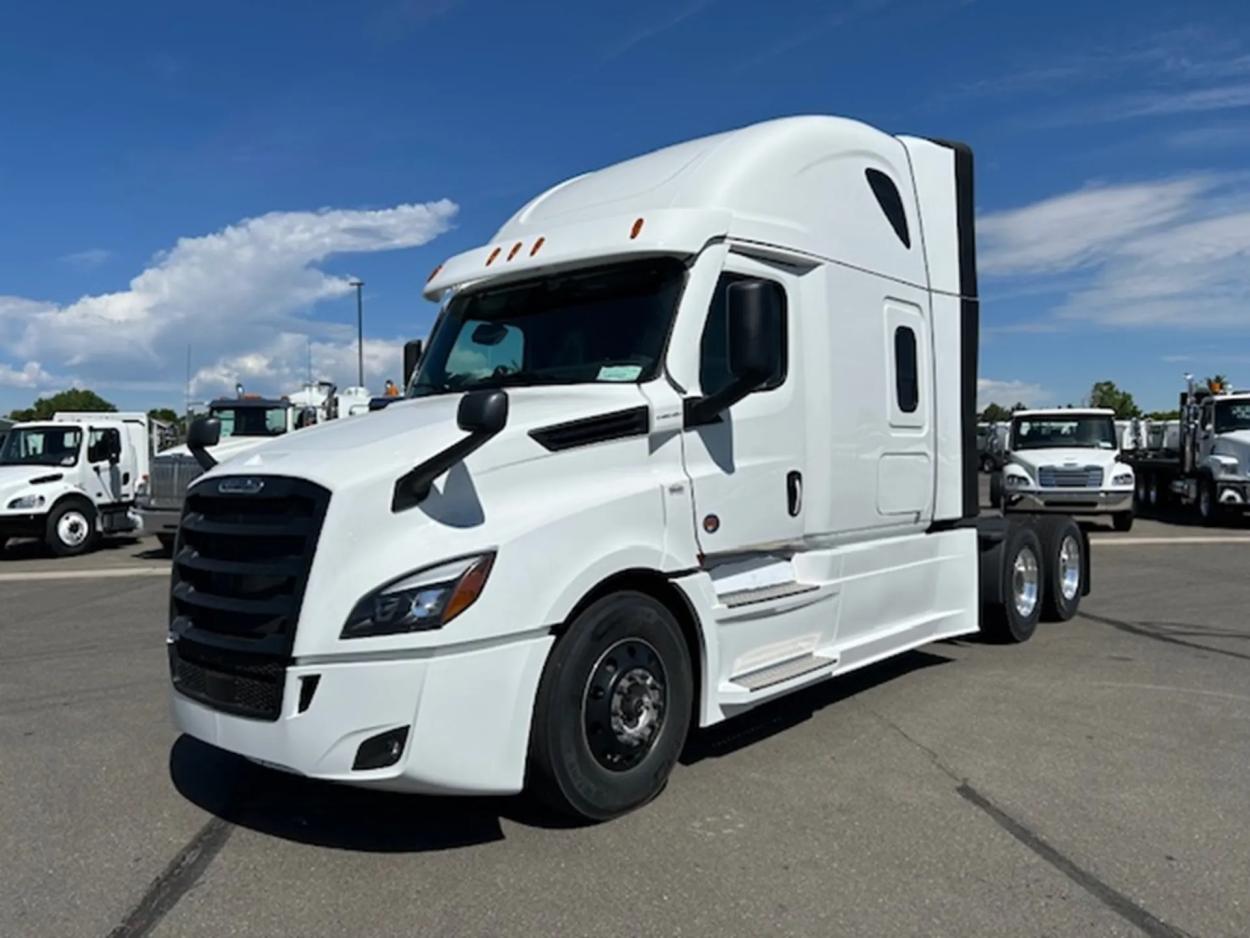 2025 Freightliner Cascadia 126 