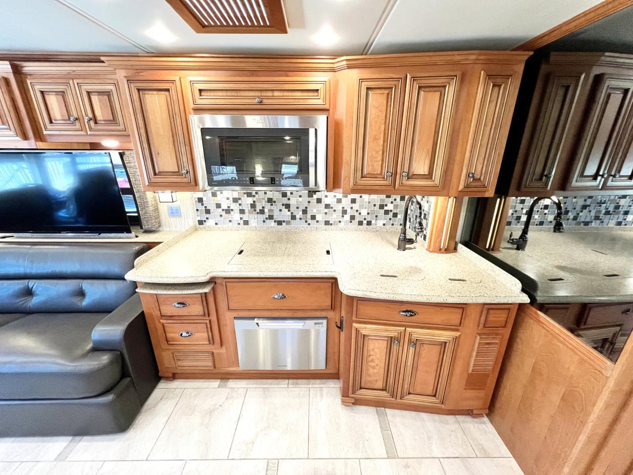 2017 Newmar Dutch Star 4369 | Photo 10 of 32