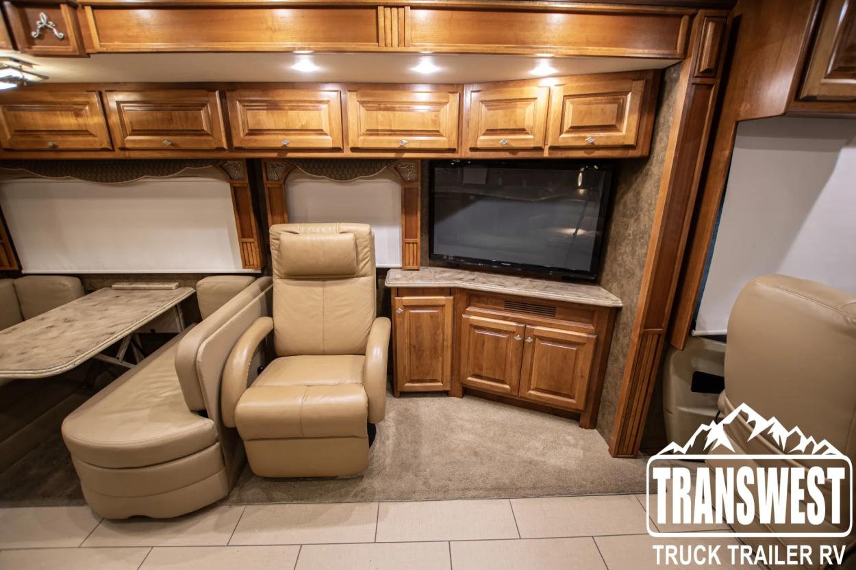 2014 Tiffin Phaeton 40 QTH | Photo 10 of 21