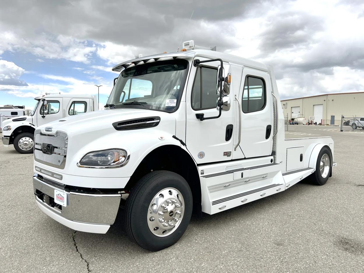 2024 Freightliner M2 106 Plus Summit Hauler | Photo 1 of 27