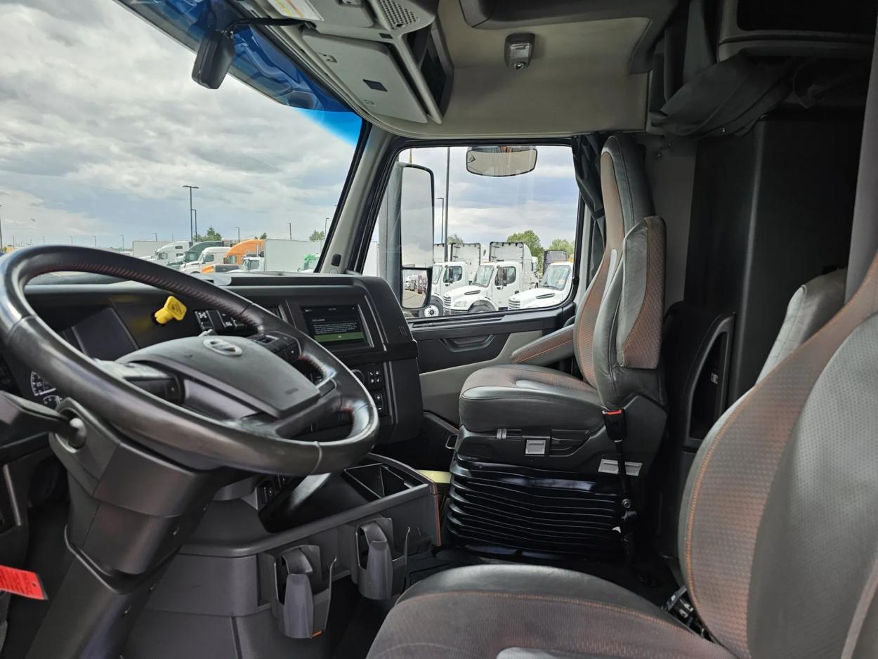 2021 Volvo VNL | Photo 9 of 21