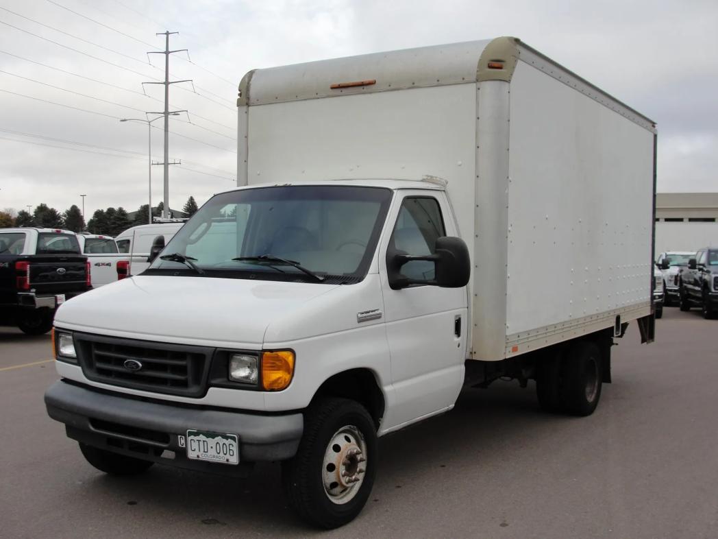 2006 Ford E-350 Box 