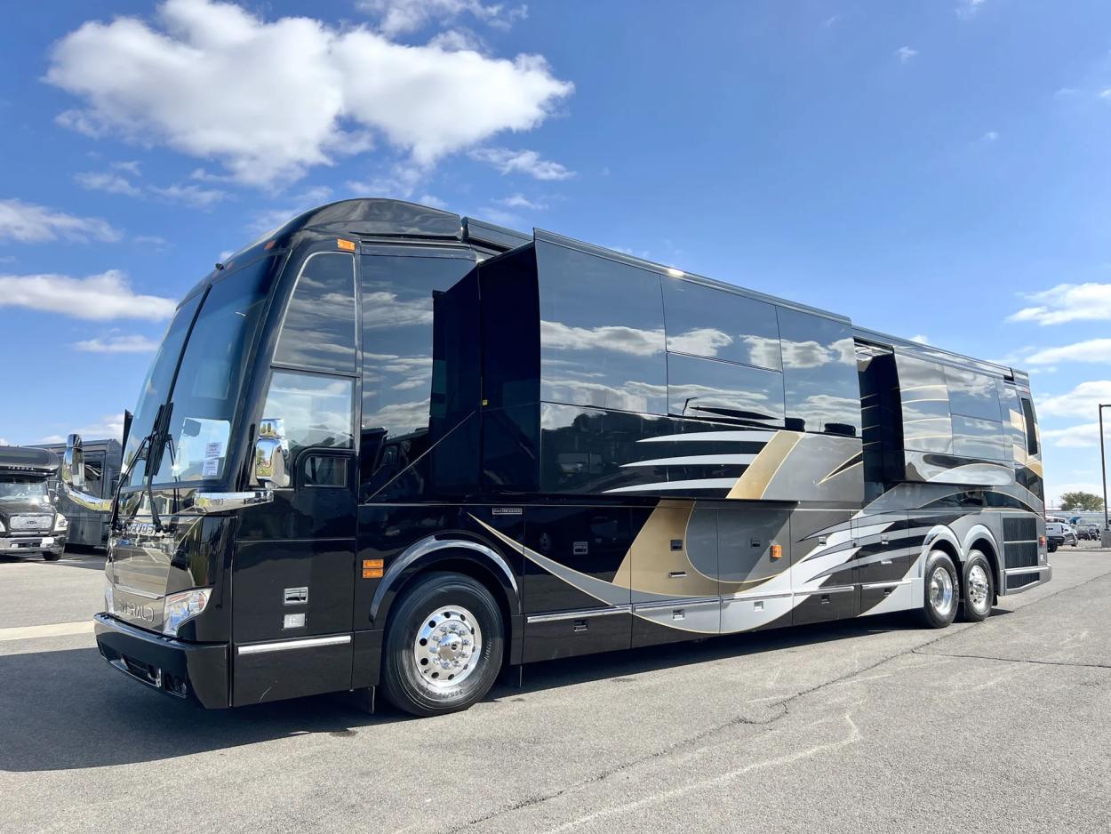 2023 Emerald Prevost H3-45 | Photo 31 of 47