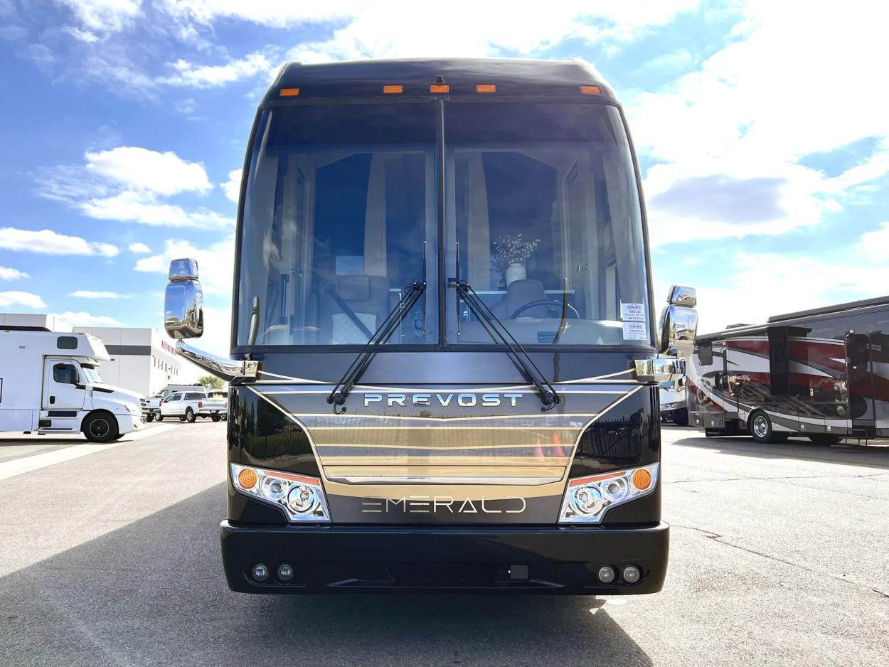 2023 Emerald Prevost H3-45 | Photo 32 of 47