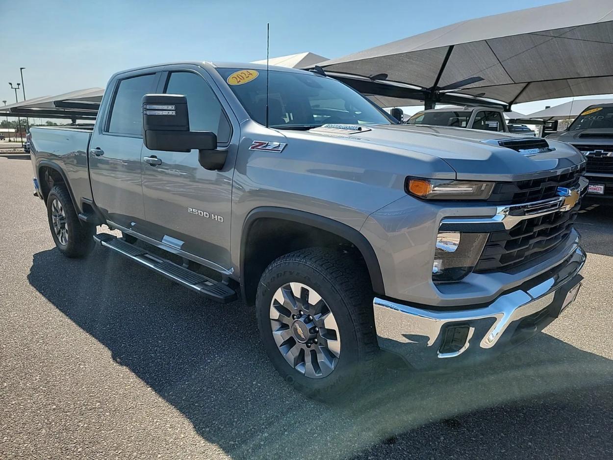 2024 Chevrolet Silverado 2500HD LT | Photo 8 of 19