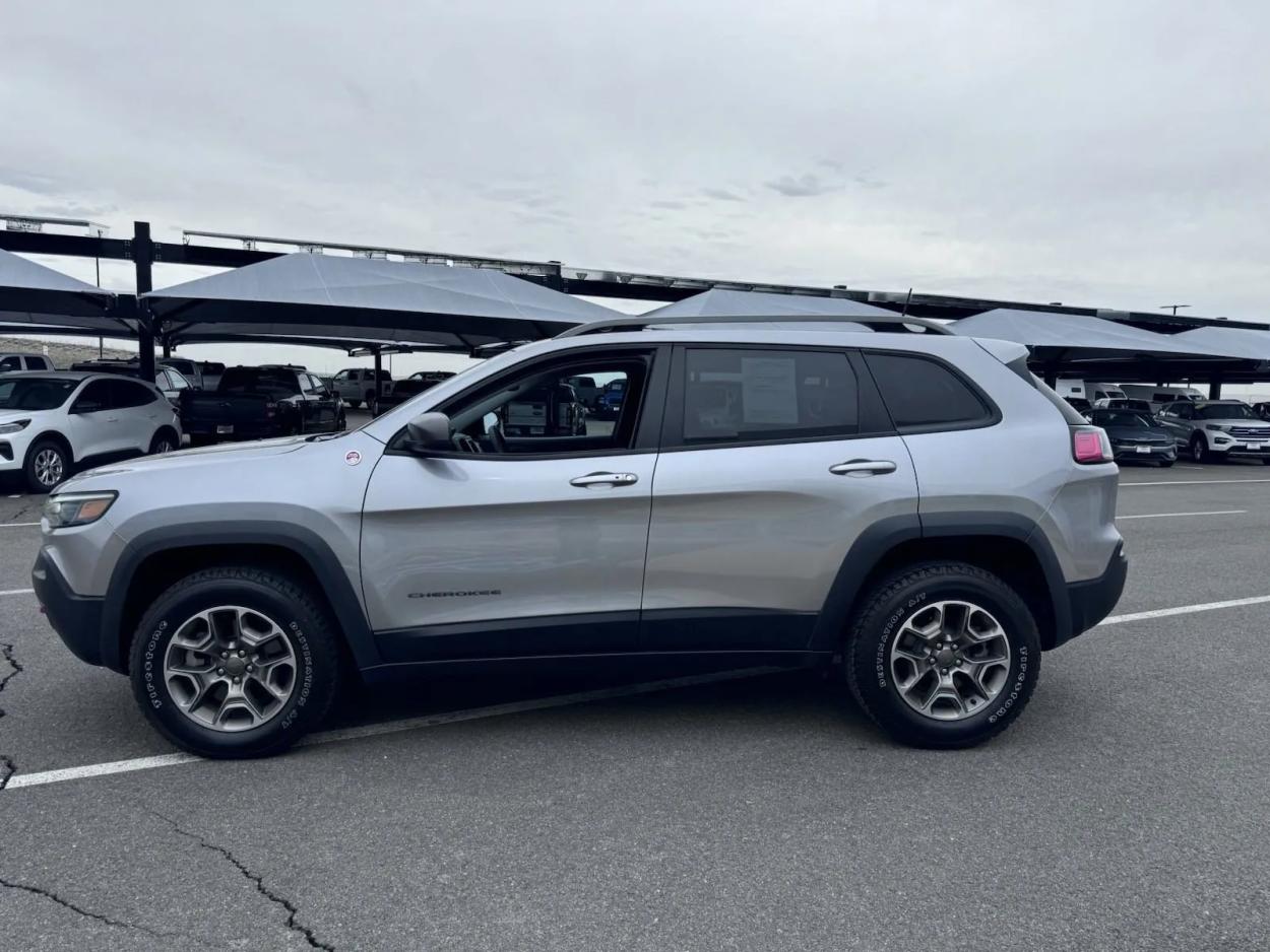 2021 Jeep Cherokee Trailhawk | Photo 4 of 17