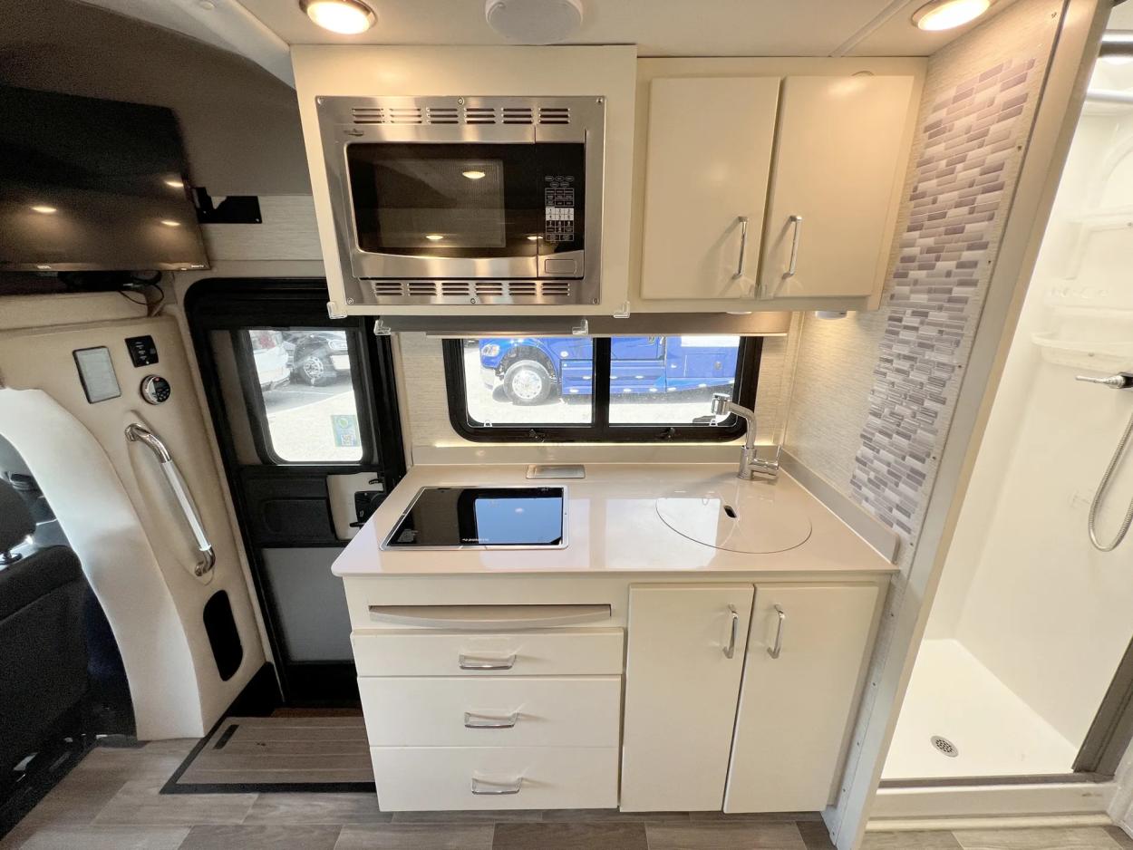 2021 Tiffin Wayfarer 25TW | Photo 8 of 25