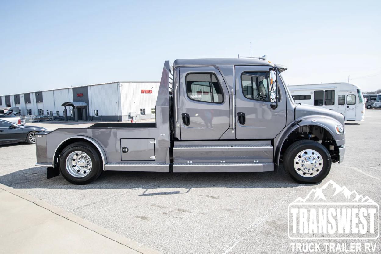 2023 Freightliner M2 106 Laredo | Photo 6 of 22