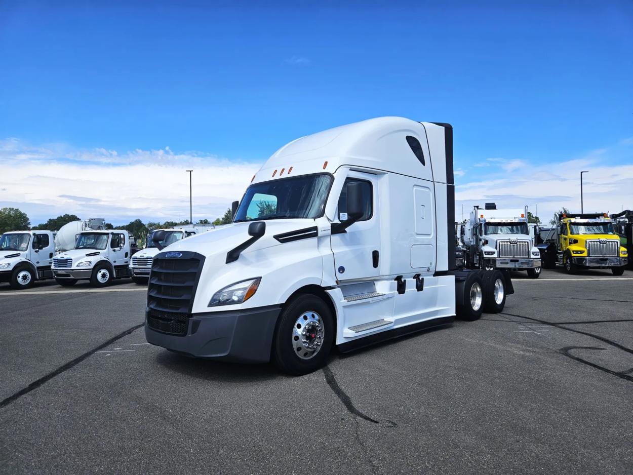 2024 Freightliner Cascadia 126 | Photo 1 of 18