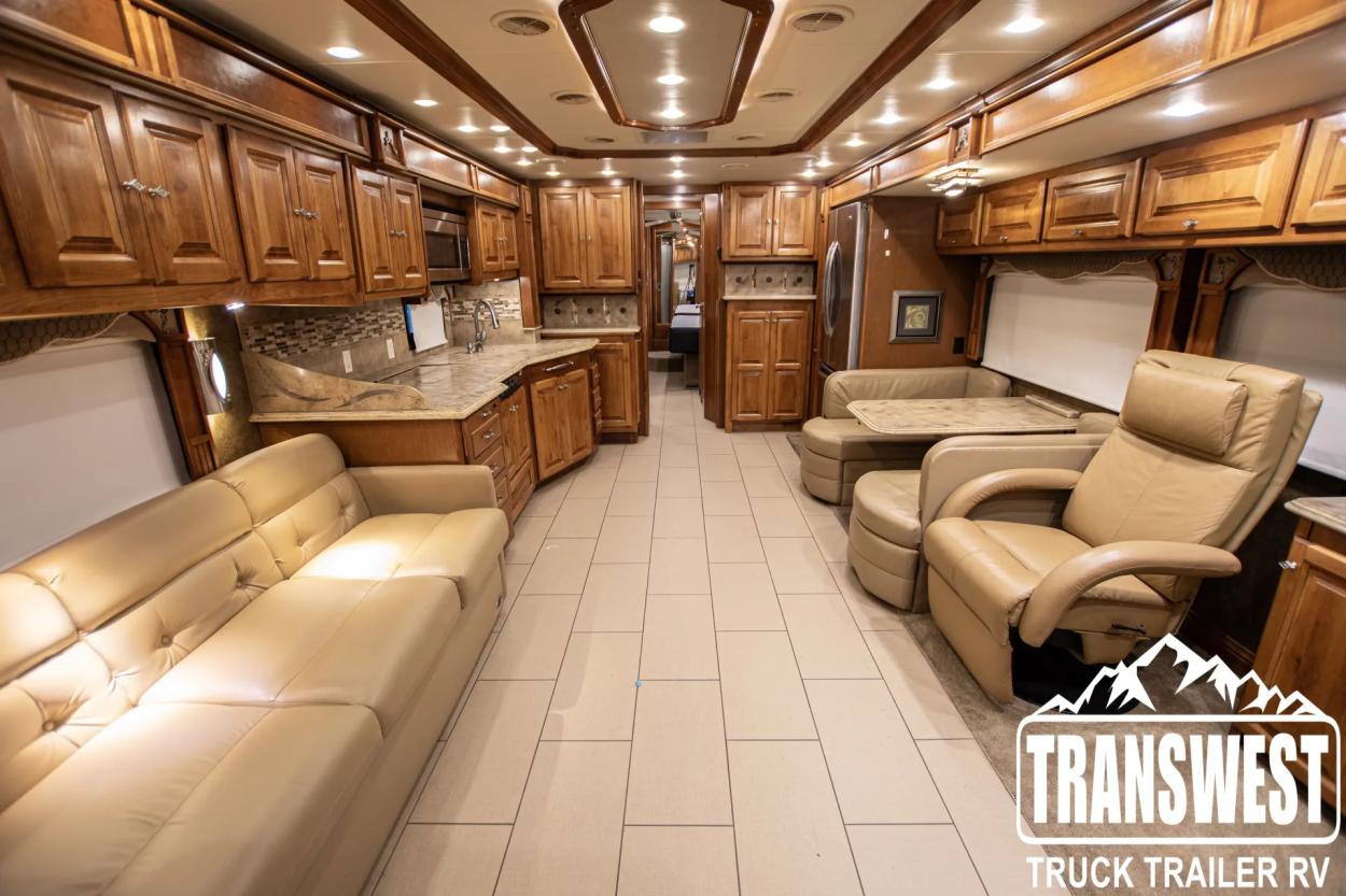 2014 Tiffin Phaeton 40 QTH | Photo 2 of 21