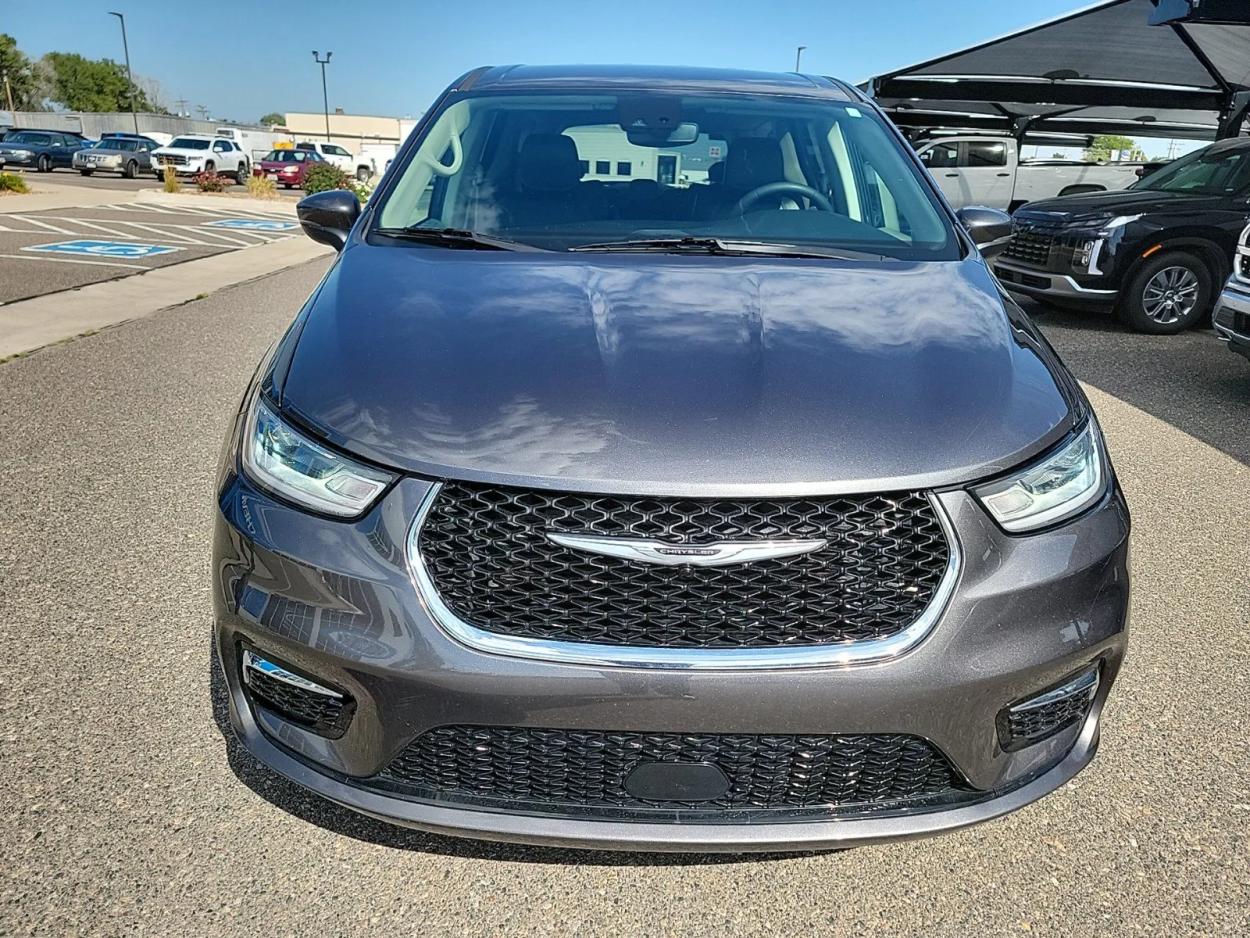 2023 Chrysler Pacifica Touring L | Photo 9 of 18