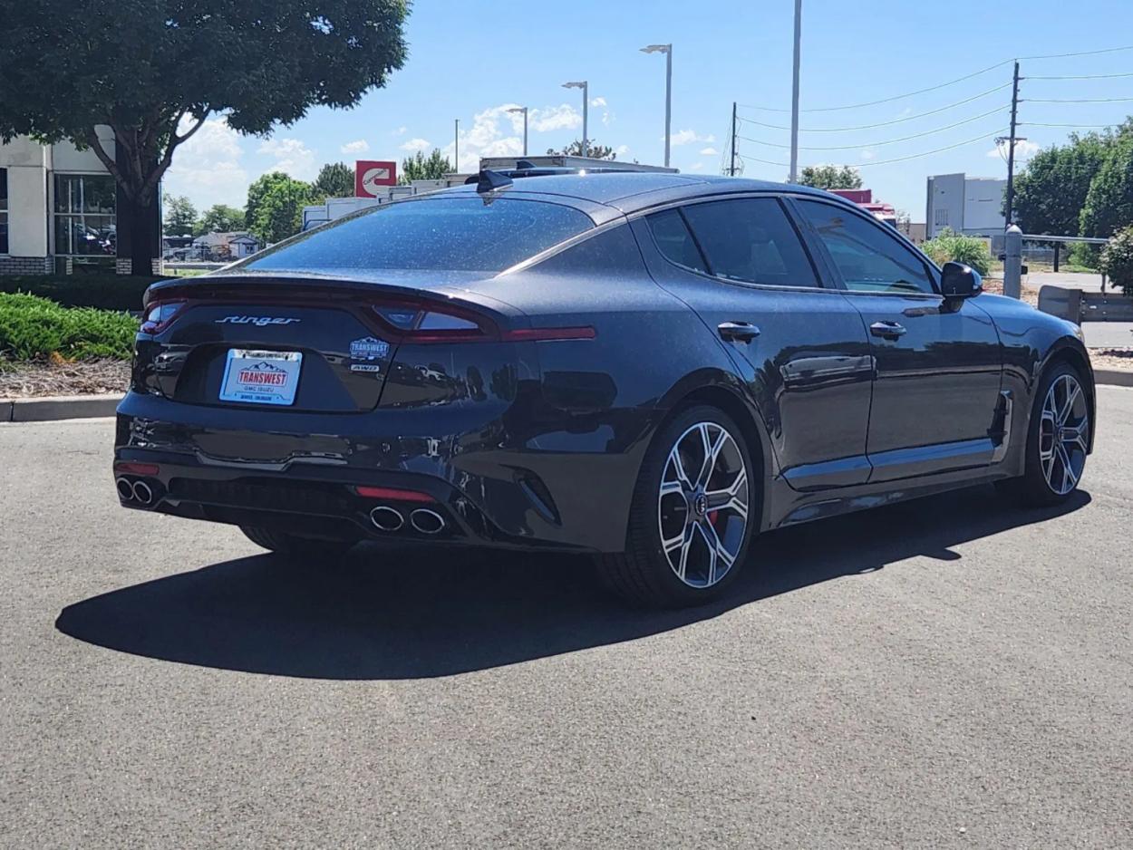 2019 Kia Stinger GT2 | Photo 2 of 28