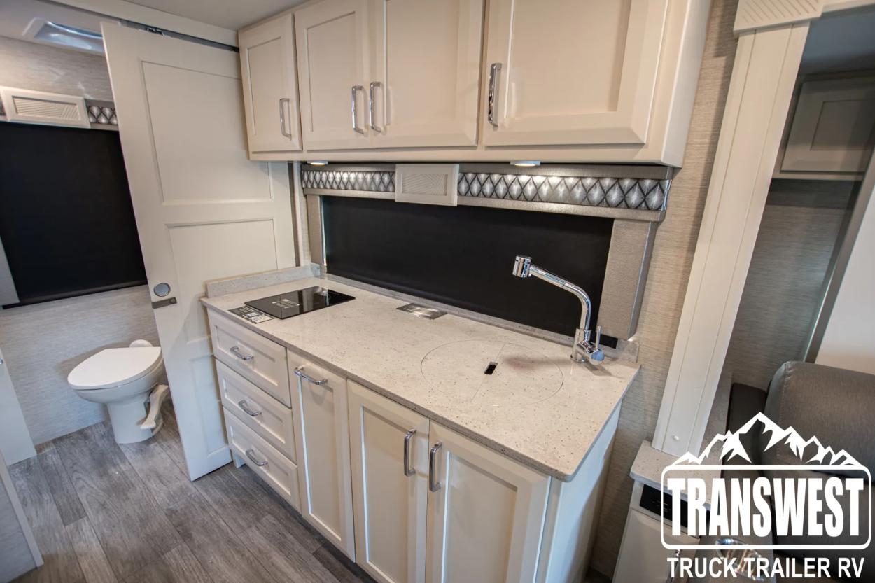 2024 Tiffin Wayfarer 25 JW | Photo 16 of 21