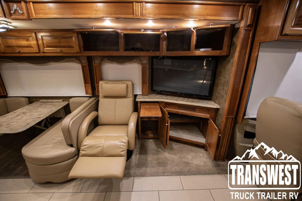 2014 Tiffin Phaeton 40 QTH | Photo 11 of 21