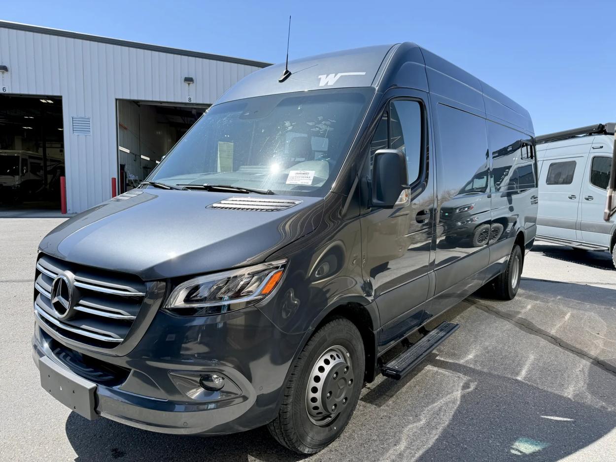 2023 Winnebago Adventure Wagon 70 SE 