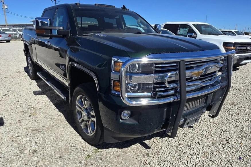 2015 Chevrolet Silverado 2500HD | Photo 2 of 3