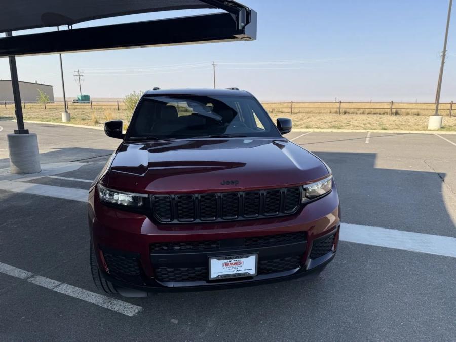 2024 Jeep Grand Cherokee L Altitude | Photo 7 of 17