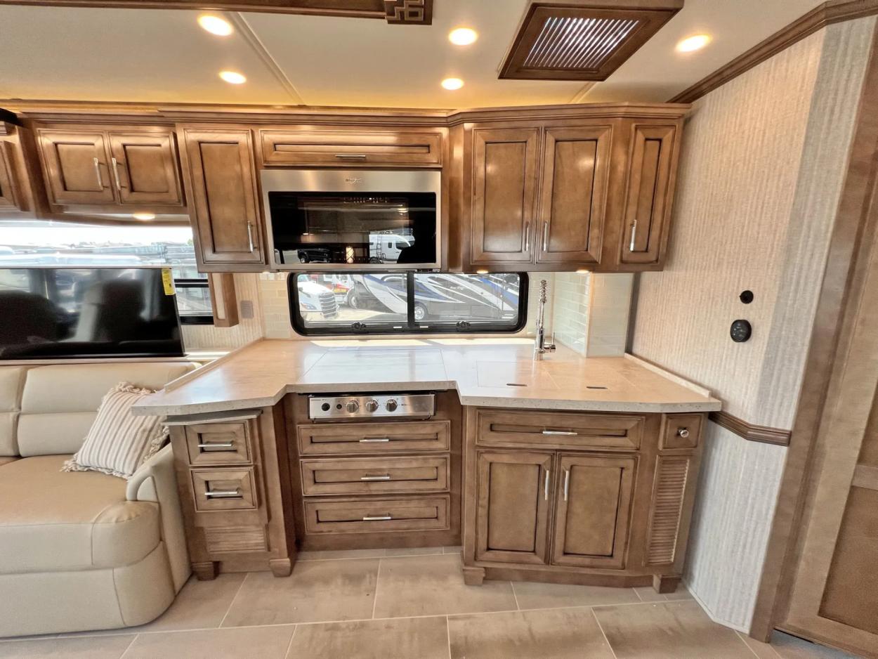 2023 Newmar Ventana 4037 | Photo 15 of 35