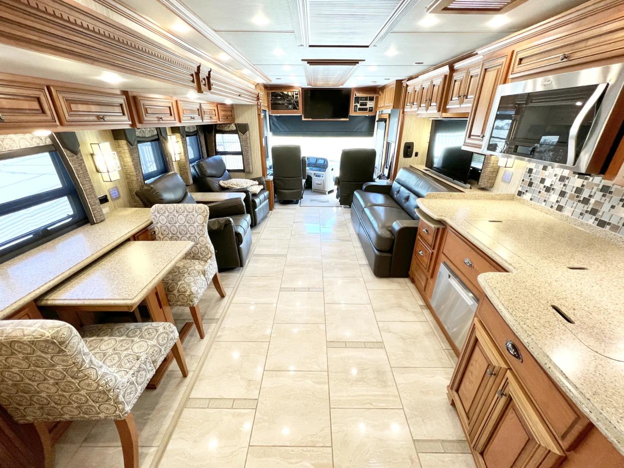 2017 Newmar Dutch Star 4369 | Photo 5 of 32