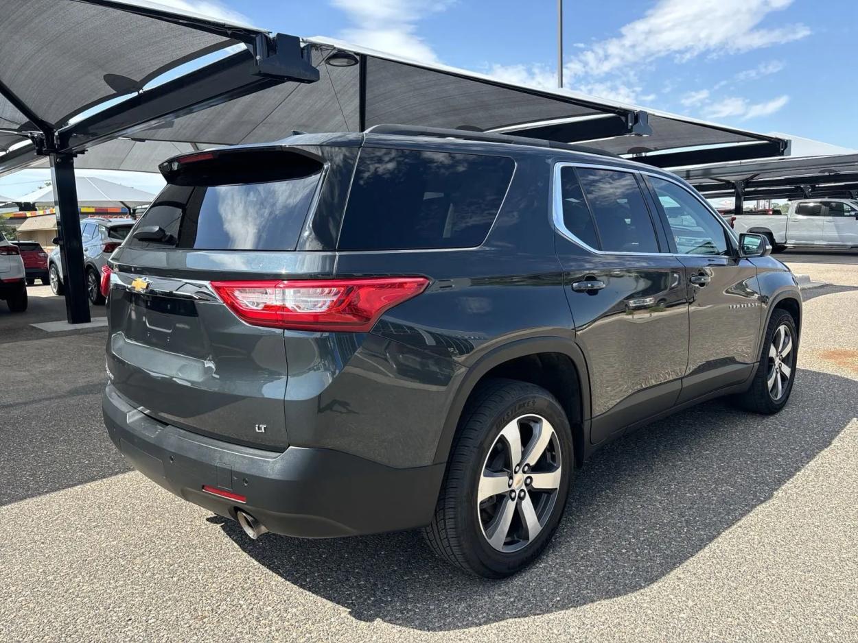 2021 Chevrolet Traverse LT Leather | Photo 4 of 28