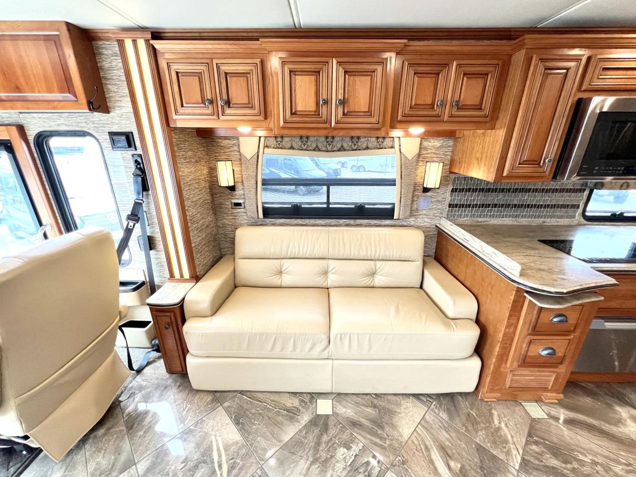 2016 Newmar Dutch Star 4018 | Photo 8 of 32