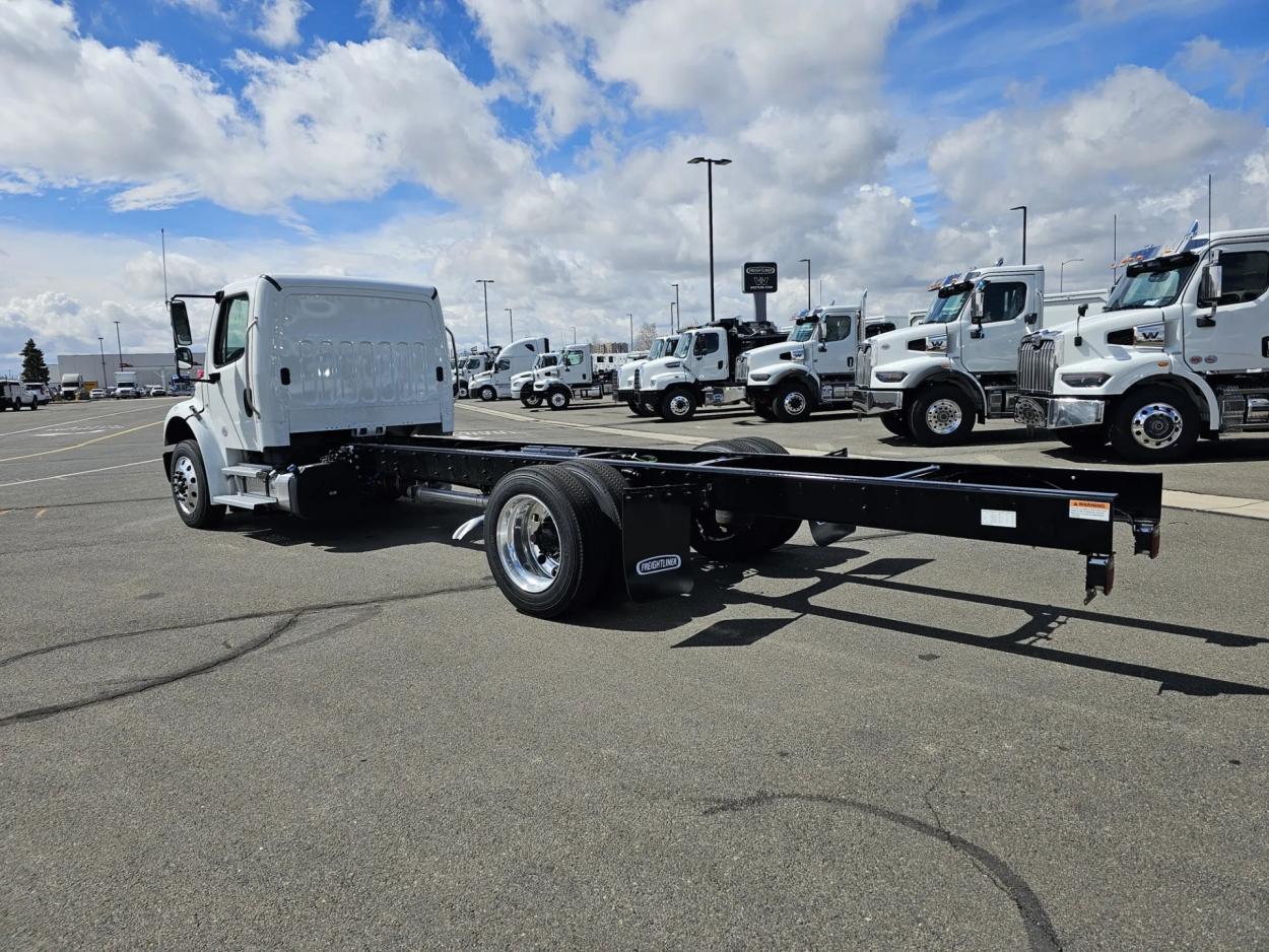 2024 Freightliner M2 106 | Photo 6 of 18