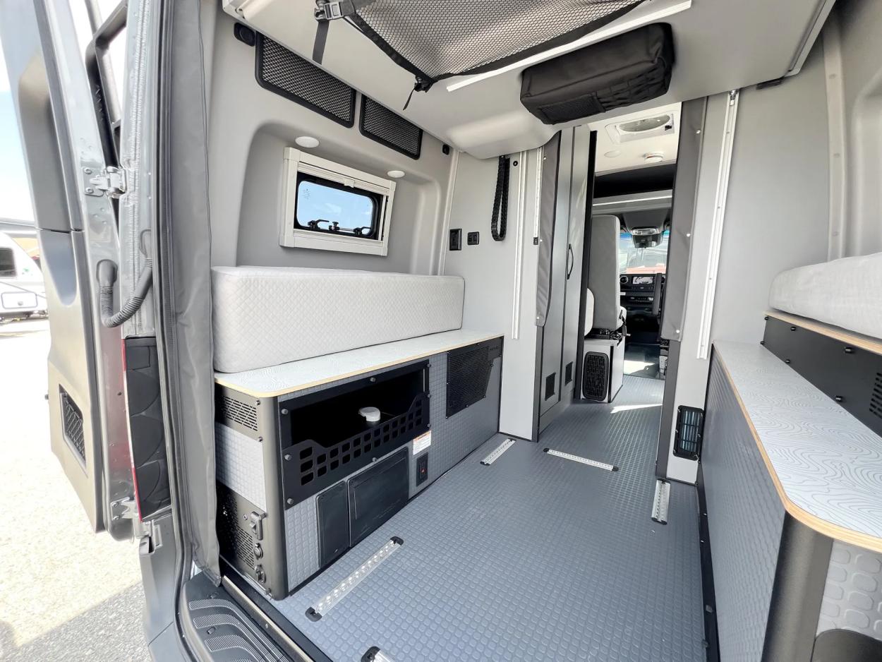 2025 Winnebago Revel 44E | Photo 15 of 19