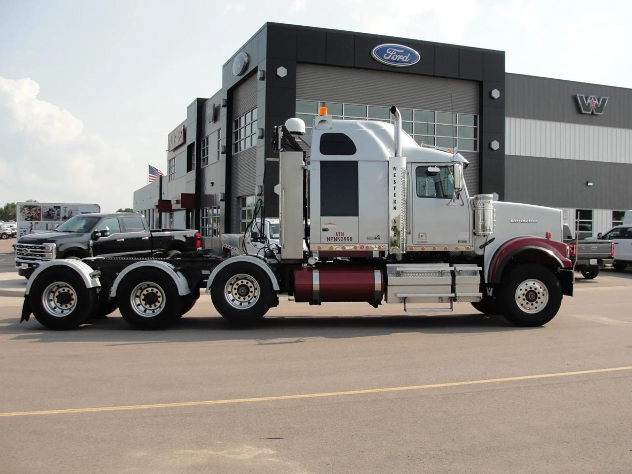 2022 Western Star 4900 | Photo 6 of 22