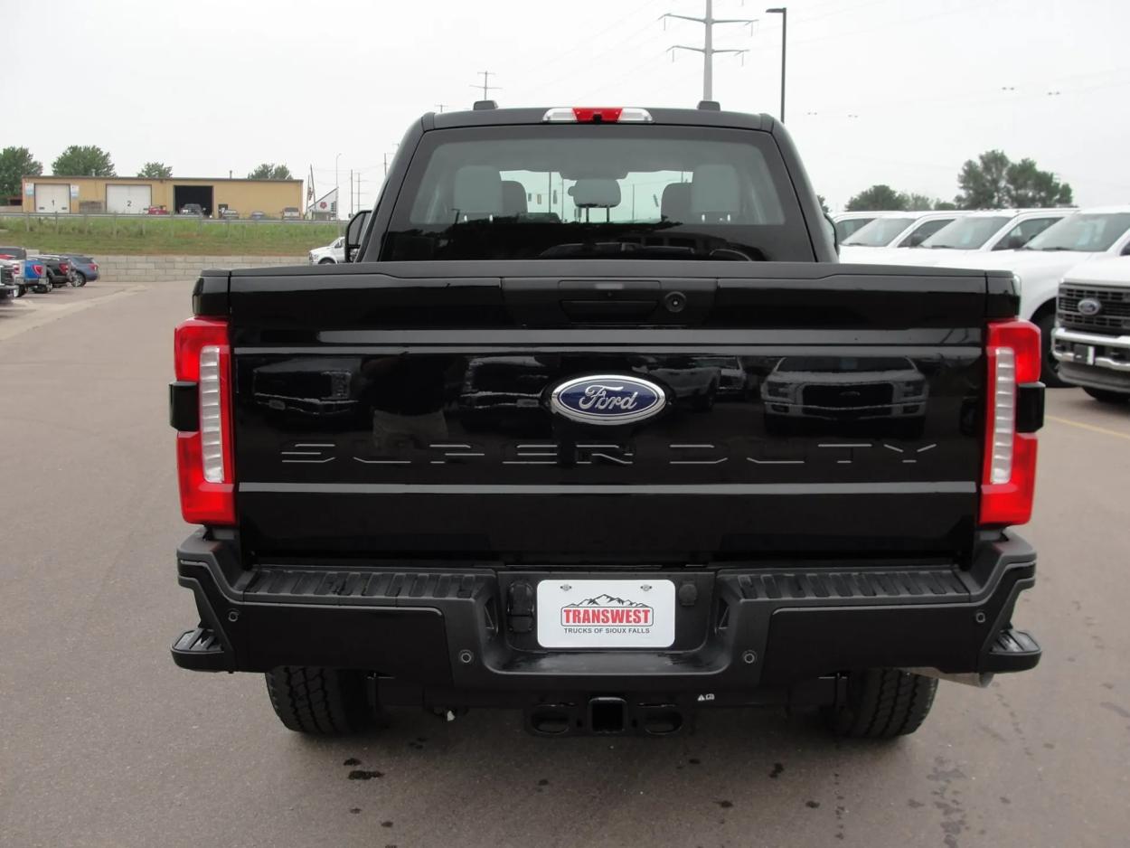 2024 Ford F-250 | Photo 4 of 18