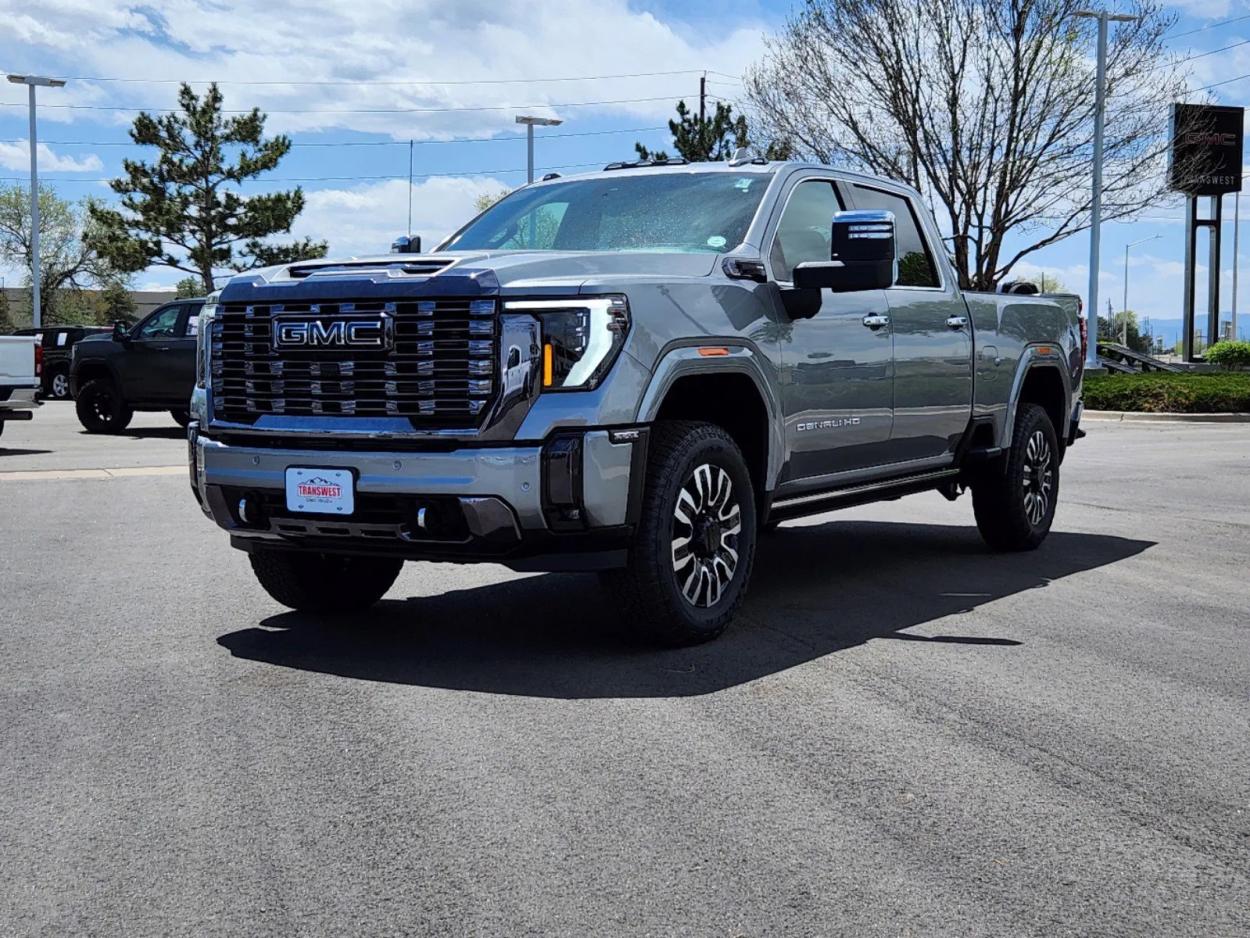 2024 GMC Sierra 2500HD Denali Ultimate | Photo 3 of 25