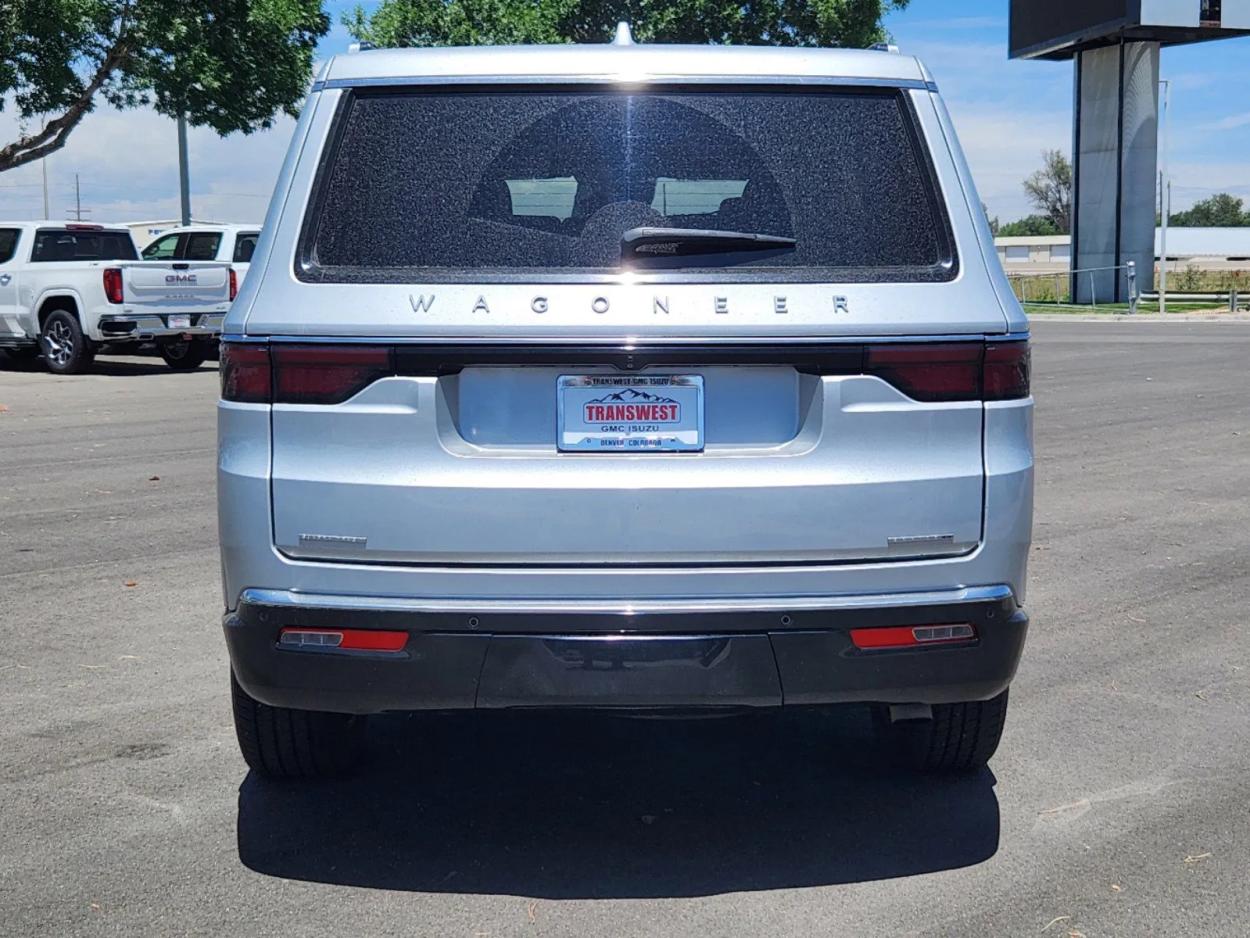 2022 Jeep Wagoneer Series II | Photo 13 of 29