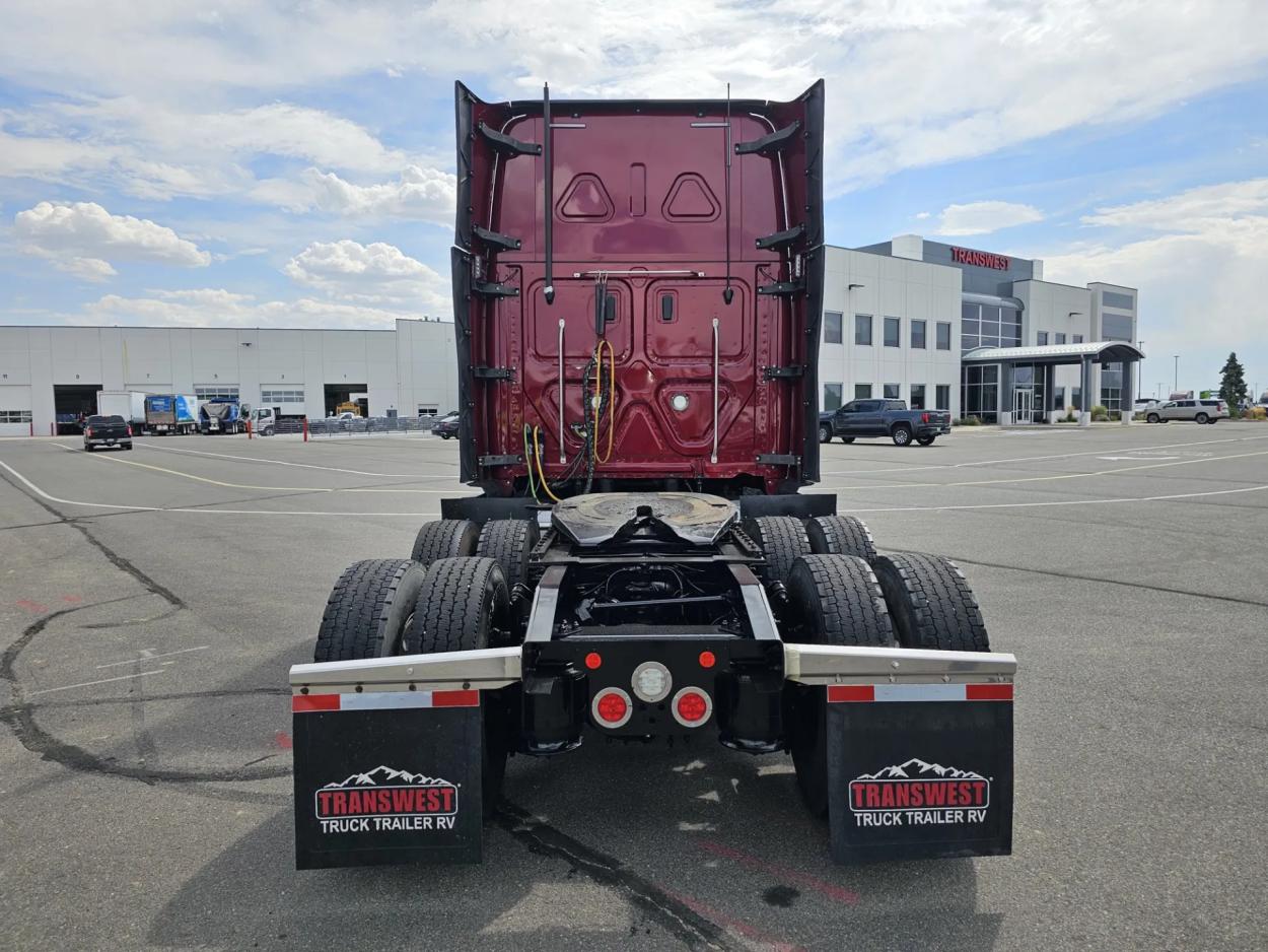 2019 Freightliner Cascadia 126 | Photo 8 of 27