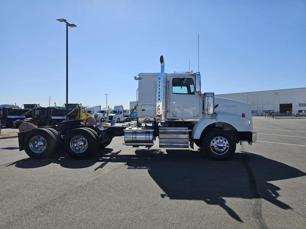 2020 Western Star 4900SA | Photo 4 of 20