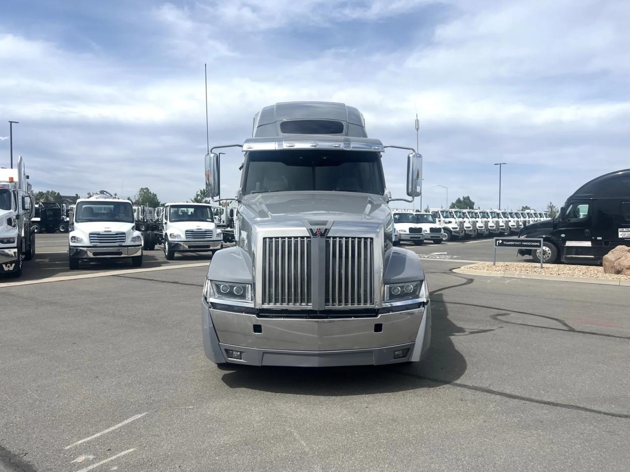 2022 Western Star 57X | Photo 2 of 19